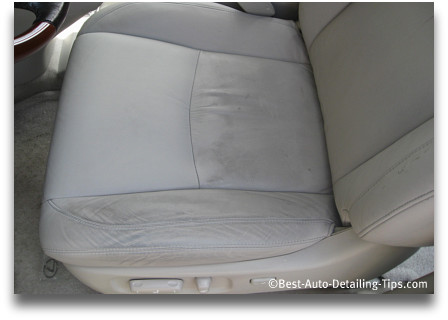 Clean after washing the front passenger seats of matte beige genuine  leather inside the interior of an expensive suv, preparation before selling  the car. Auto service industry. detailing cleaning. Stock Photo