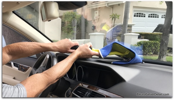 https://www.best-auto-detailing-tips.com/images/how-to-clean-car-windows-with-invisible-glass-window-tool.jpg